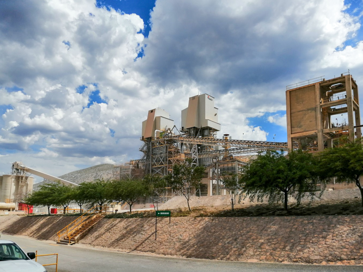 What is the quality of lime calcined in a double chamber kiln?